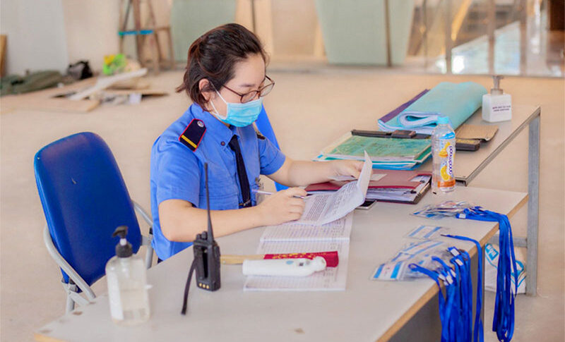 nhan-vien-bao-ve-kho-hang-chuyen-nghiep-viet-dung-2022