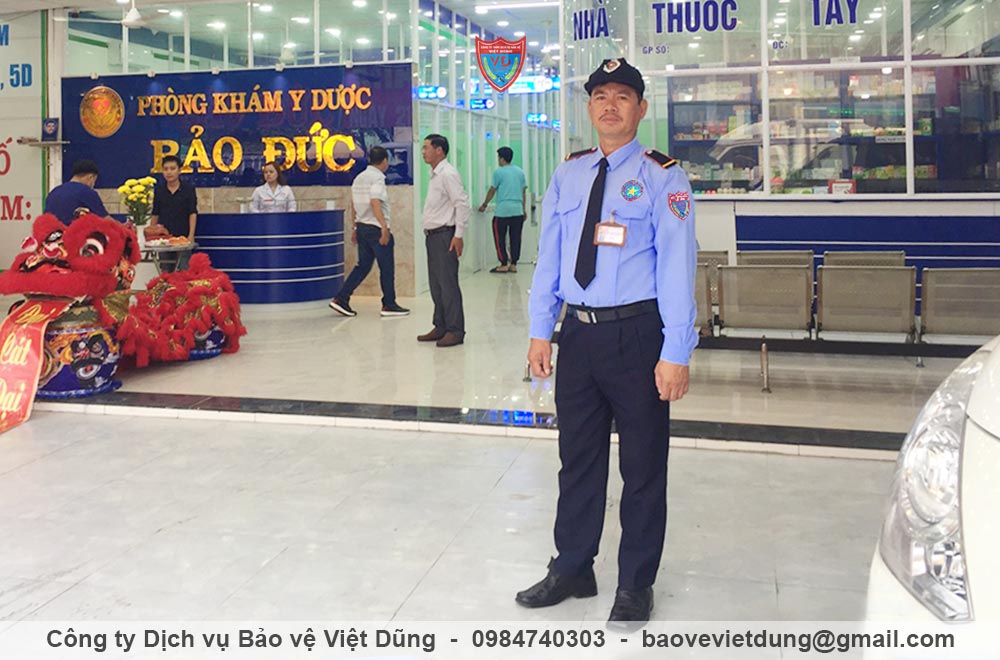 nhan-vien-bao-ve-phong-kham