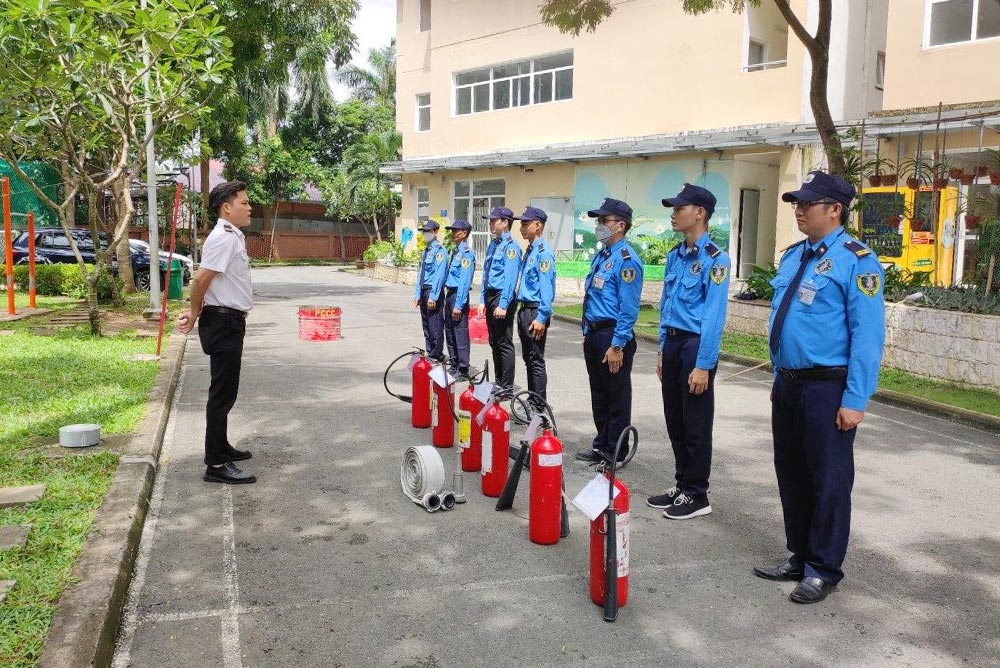 Tổ chức diễn tập tình huống PCCC cho nhân viên bảo vệ to-chuc-dien-tap-tinh-huong-pccc-cho-nhan-vien-bao-ve